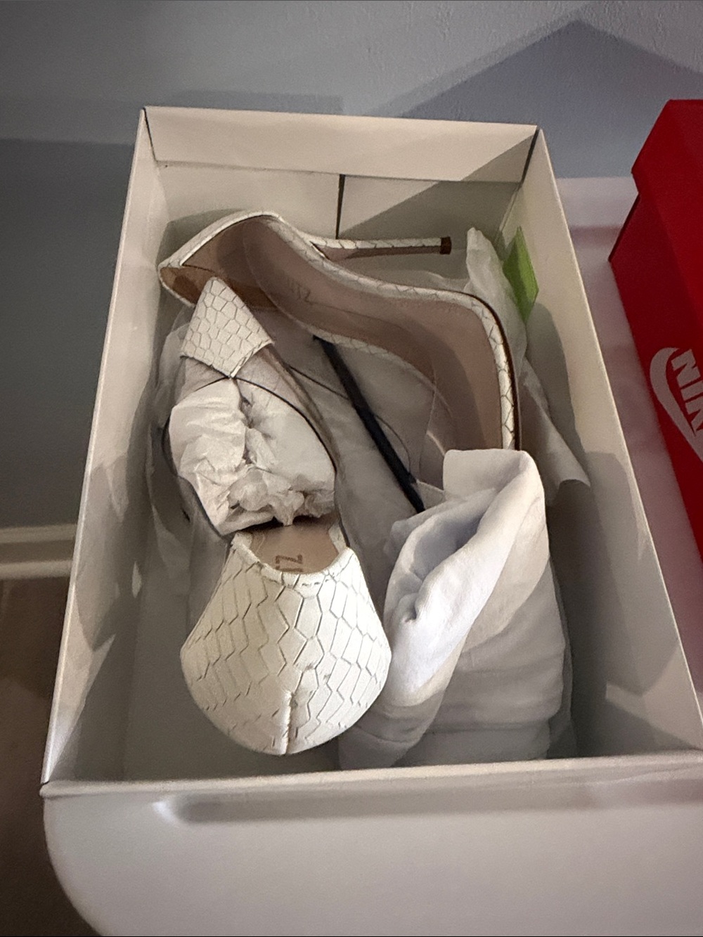 SCHUTZ White Textured Pointed-Toe Pump